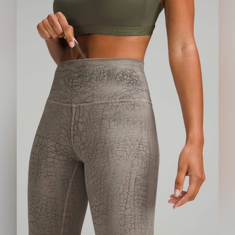 Lulu🍋 Wunder Train High Waist Thread Dye Size 6